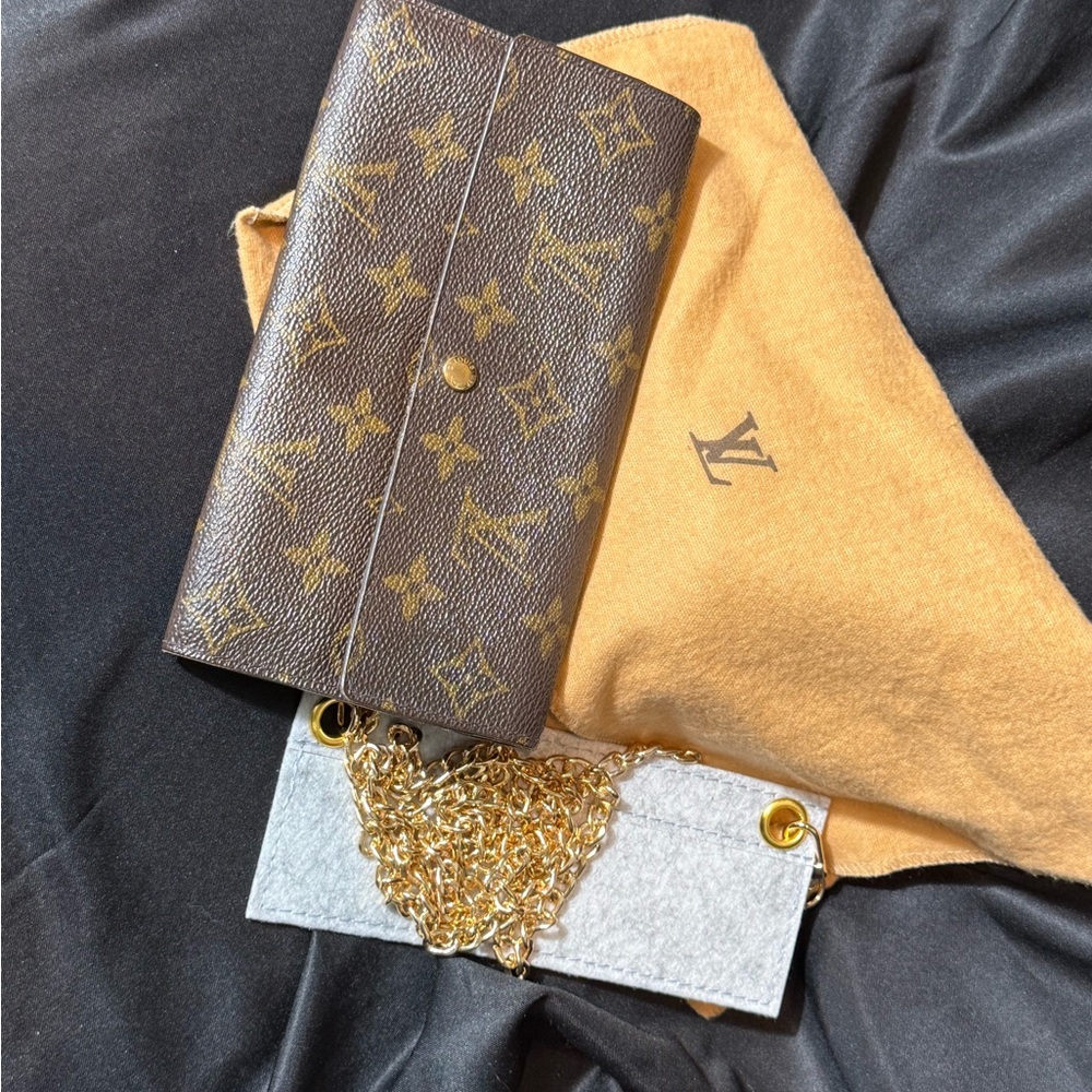 ❌SOLD❌💯Authentic Louis Vuitton Porte Tresor Sarah Wallet Monogram